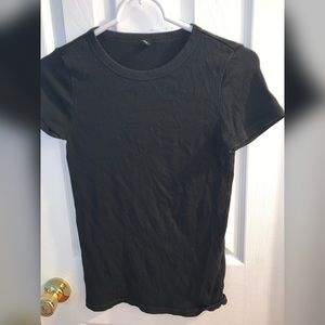 UNIQLO Ribbed Black Tee